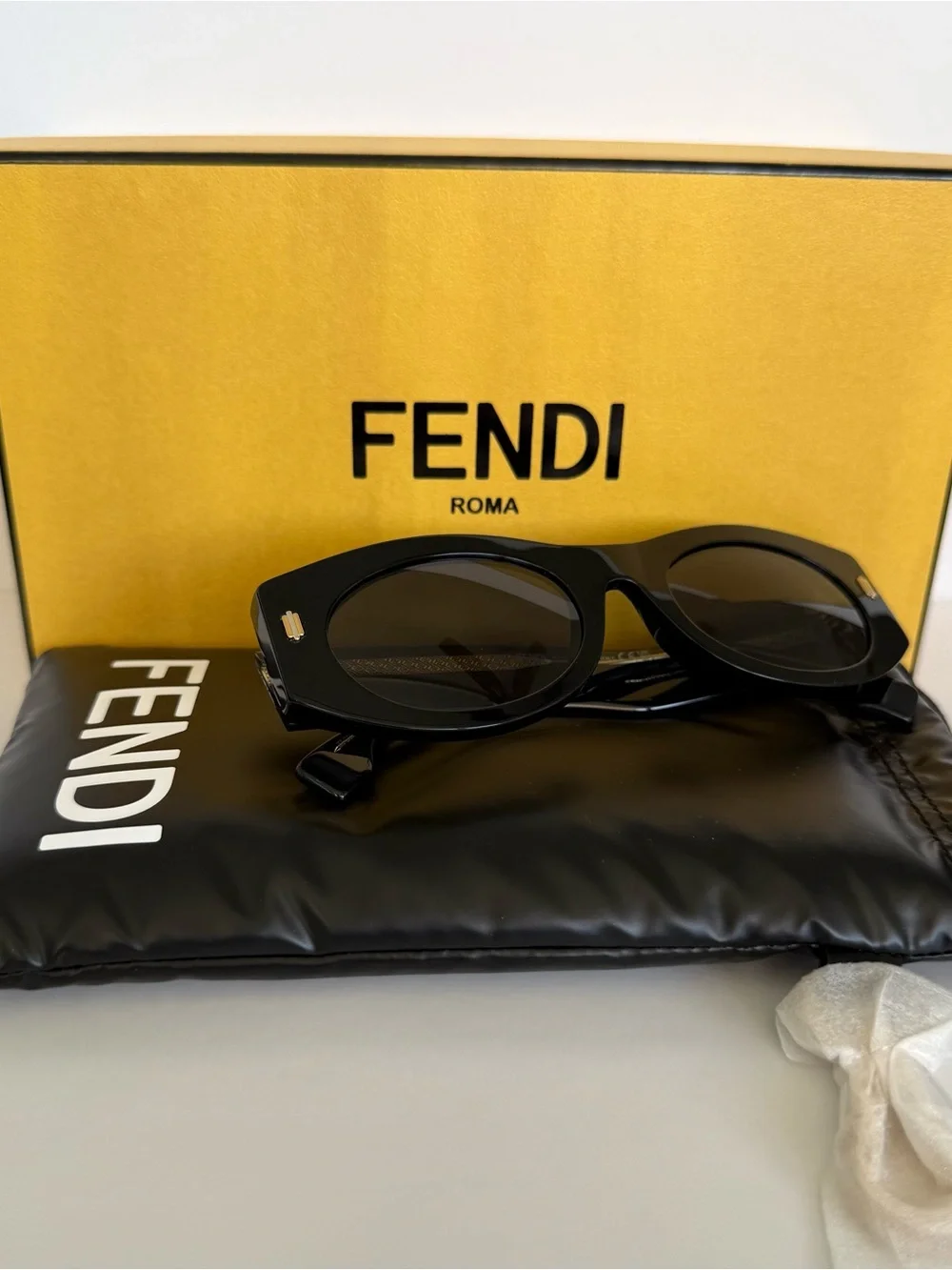 NEW!!! Fendi women black sunglasses FE40125I 01V Authentic